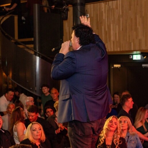 Singer (male) Emmen  (NL) 