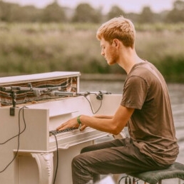 Pianist Cedric Vermue