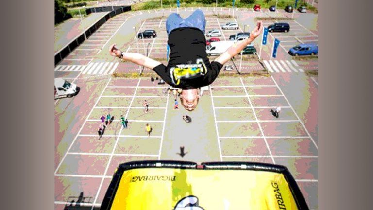 Street Dive Stunt Show