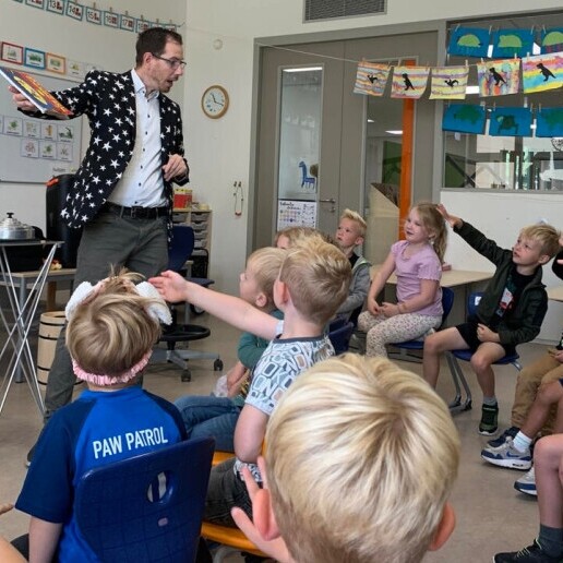 Kids show Tolbert  (NL) 