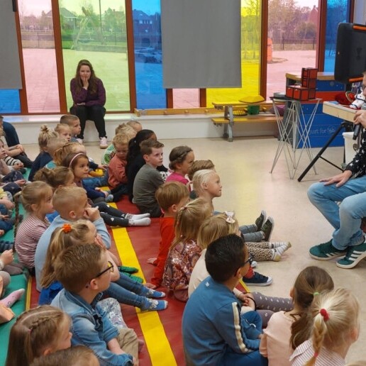 Kids show Tolbert  (NL) 