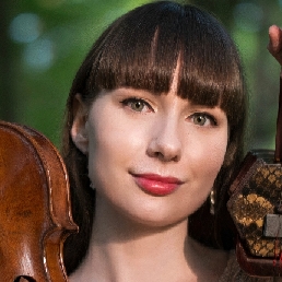 Violinist Anastasia; From classic to pop