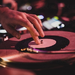 DJ op 'Vintage vinyl'