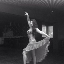 Belly dancer Anna