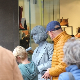 Actor Wassenaar  (NL) Living statue Singer Stoneware
