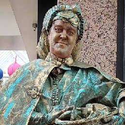 Actor Wassenaar  (NL) Living statue The Fishwife