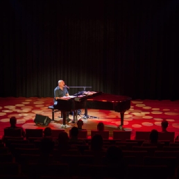 Pianist Voorburg  (NL) Alexander Broussard speelt Billy Joel