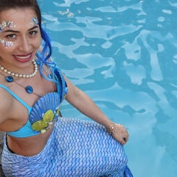 Mermaids for your pool party!