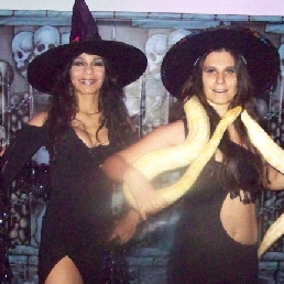 Halloween act Danseres met een slang