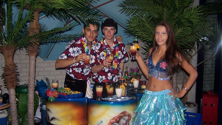 Tropical cocktail bar