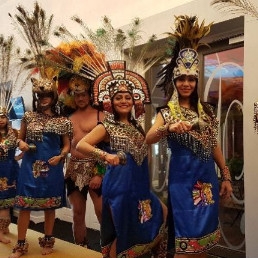 Azteka parade dansers en danseressen