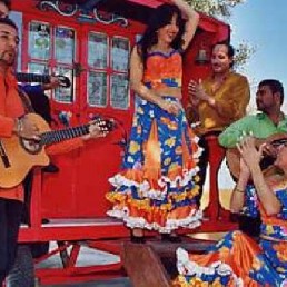 Spaanse caravan en muzikanten