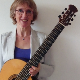 Guitarist Jacqueline Snel