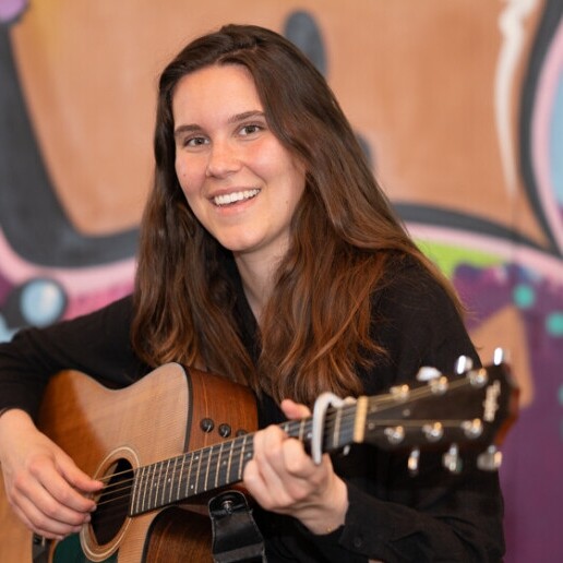 Singer (male) Brielle  (NL) 