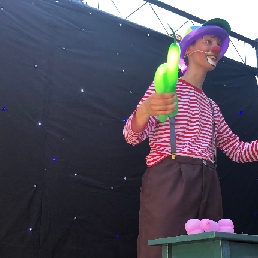 Balloon clowns Children's show