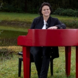 Pianist Hengelo  (Overijssel)(NL) Fenn-Live Toetsenist/zangeres