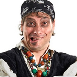 Pirate Zeebeen magician