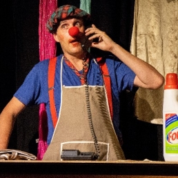 Clown Doedel and the launderette