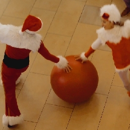 Christmas ball: Duo acro-elves