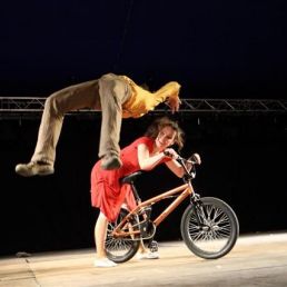 Acrobat Amsterdam  (NL) Cycling Circus: bicycle acrobatics