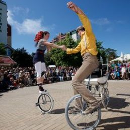Cycling Circus: bicycle acrobatics