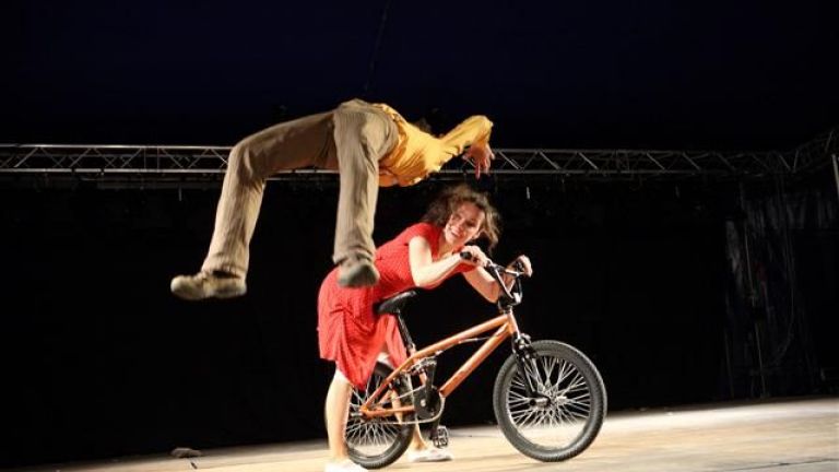 Cycling Circus: bicycle acrobatics