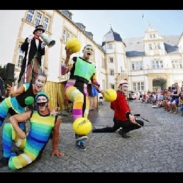 Cirque Colourique: Parade