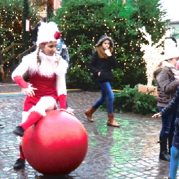 Animatie Amsterdam  (NL) Kerstvrouw op bal