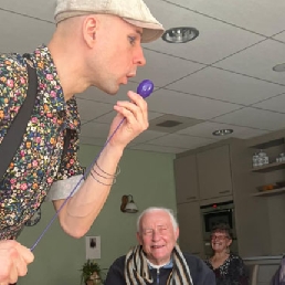 Living room show for seniors with dementia