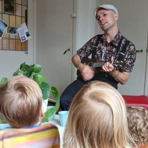 Singer (male) Tilburg  (NL) 