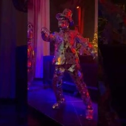 Magic Mirror dance act