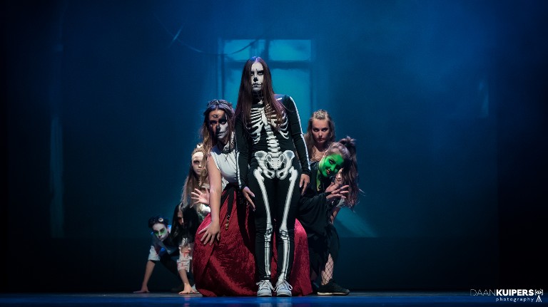 V.I.P. Halloween (scary act)
