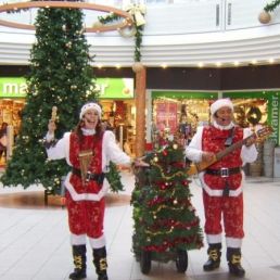 Singing Christmas figures