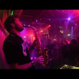 DJ Pepe M & Saxophonist + sound/light.