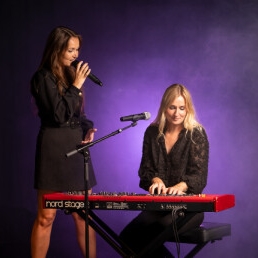 Live Music | Singer & Pianist