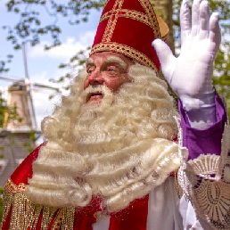 Huur dé echte Sinterklaas met Pieten!