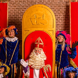 Character/Mascott Giessen  (NL) Luxury Sinterklaas throne rental