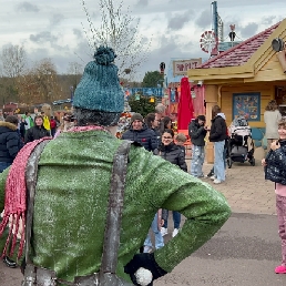 Living statue winter Christmas fun!