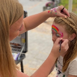Face painting on location