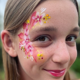 Face painting on location