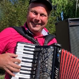 Accordionist with the French stroke