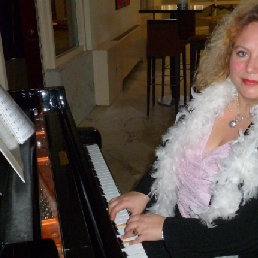Pianist Utrecht  (NL) All-round pianist Eliza