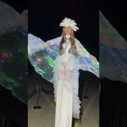 Light Angels stilt act