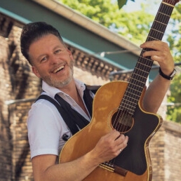 Singer (male) Utrecht  (NL) Guitarist singer William Smulders