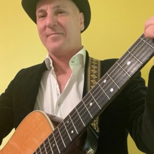 Singer (male) Emmen  (NL) 