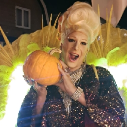 Animatie Cuijk  (NL) Halloween met Dragqueen Kitty Glamourus