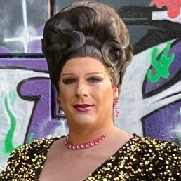 Drag queen presenter Kitty Glamourus