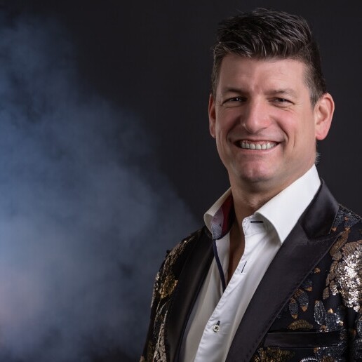 Singer (male) Dongen  (NL) 