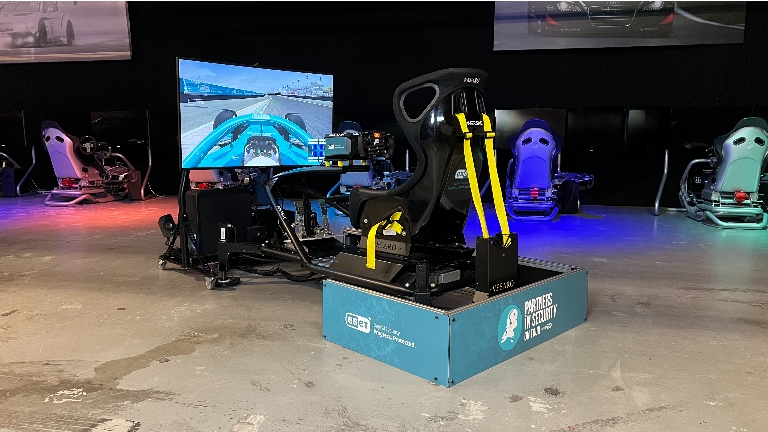 Moving race simulator