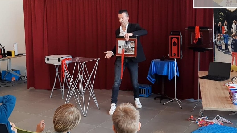 Children's magician Chris Williams
